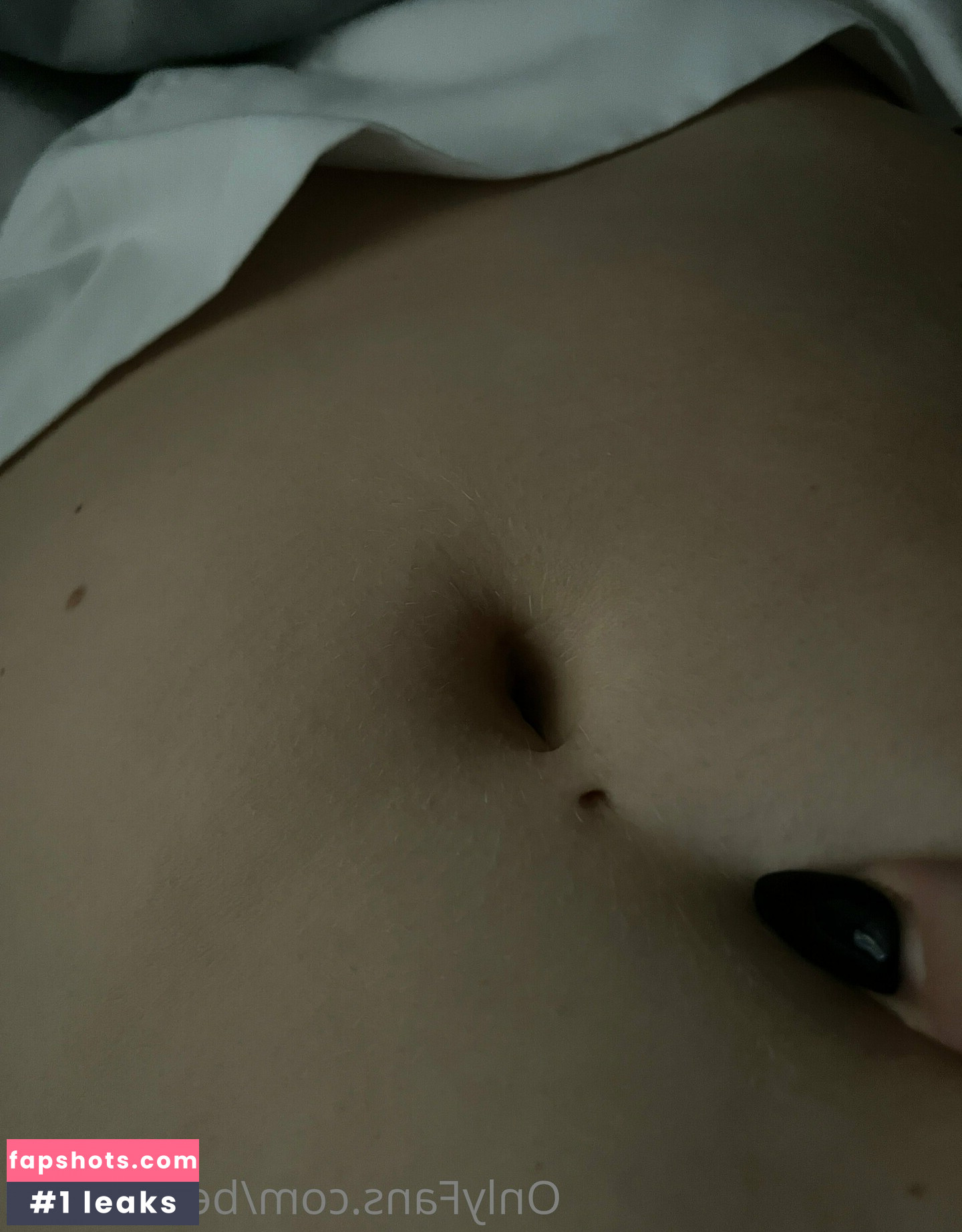 bellymodel gallery photo #2