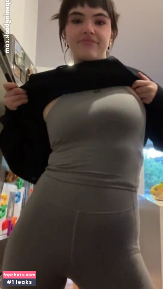 Benee gallery photo #11