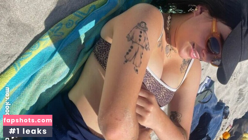 Benee gallery photo #13