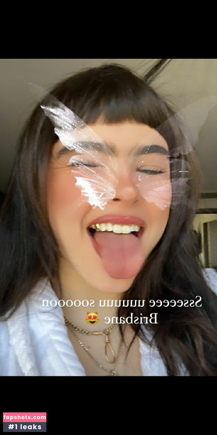 Benee gallery photo #16