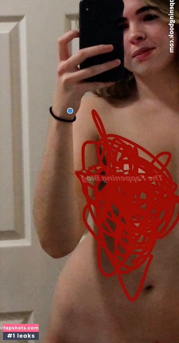 Benee gallery photo #20