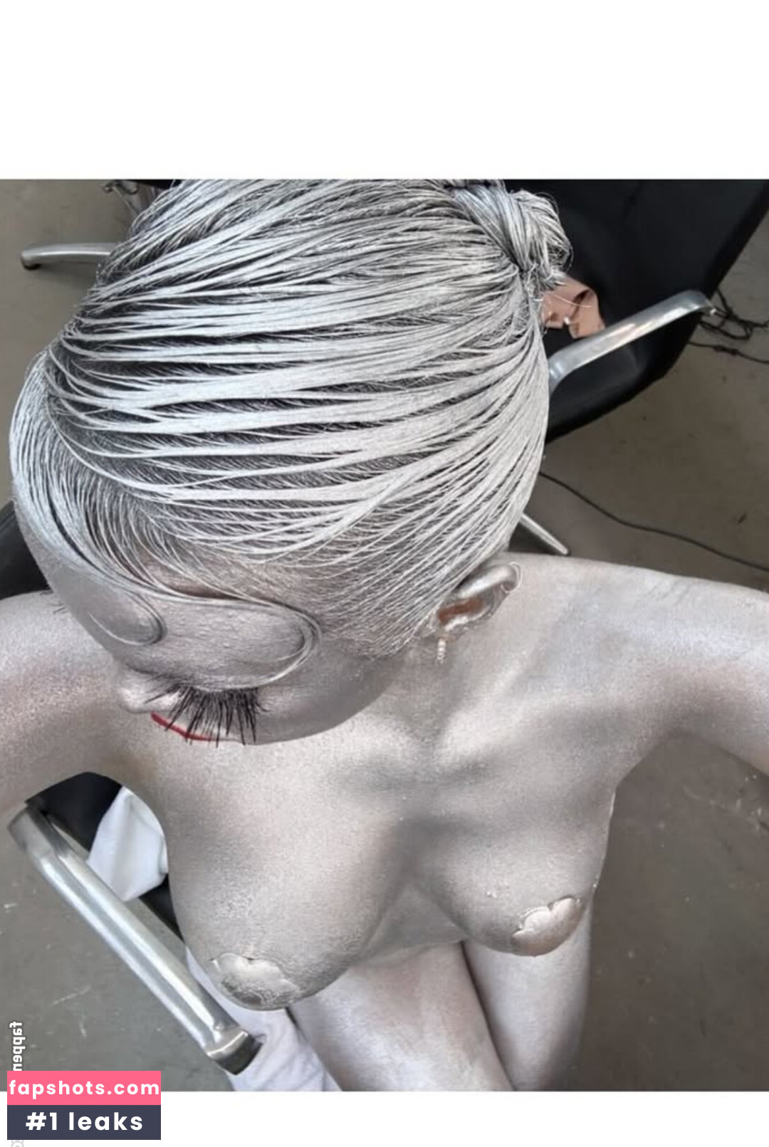 Benee gallery photo #4