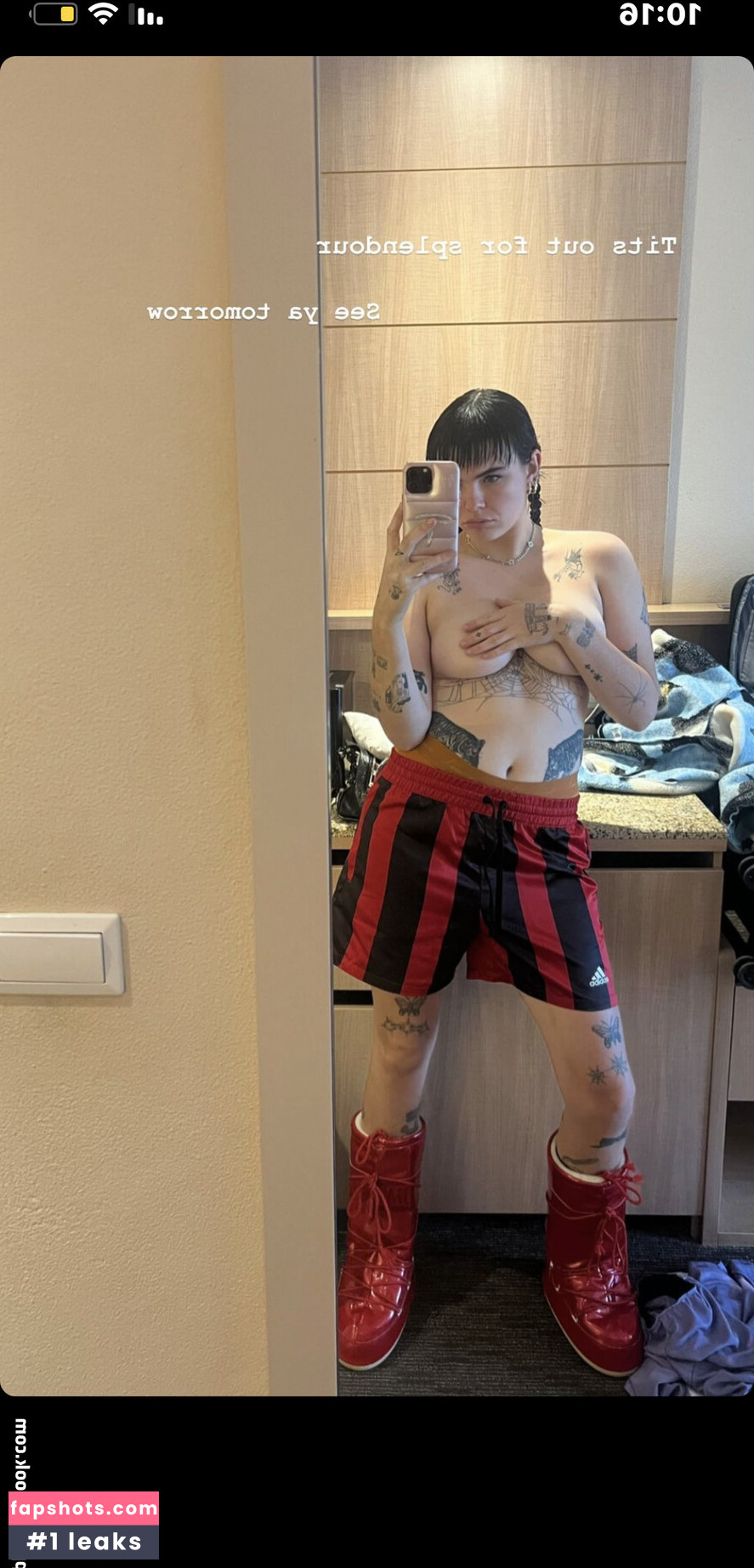 Benee gallery photo #7