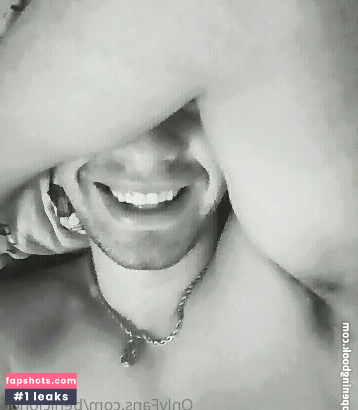 beniciohot nude babe gallery