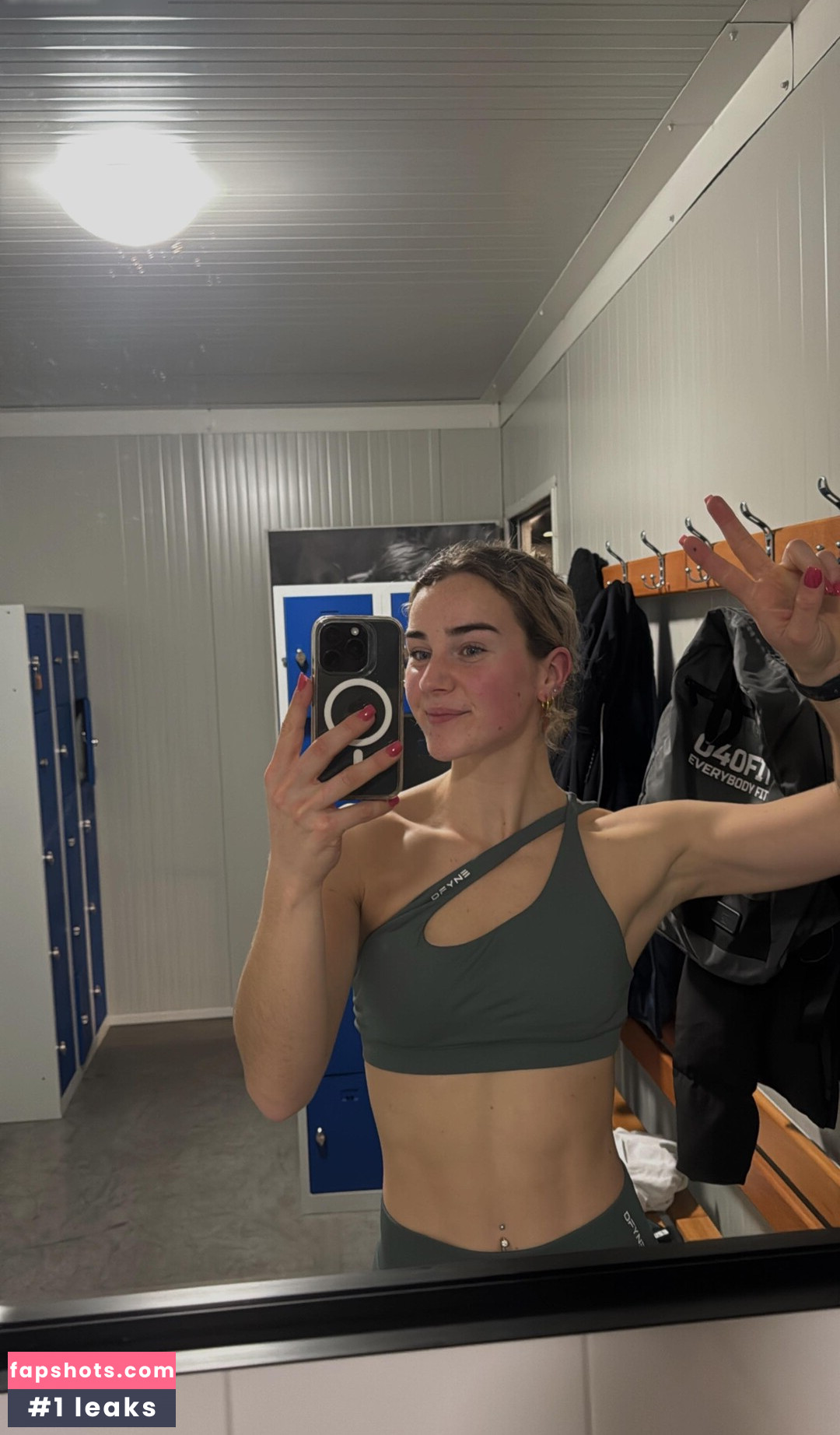 Bente van Stiphout gallery photo #24