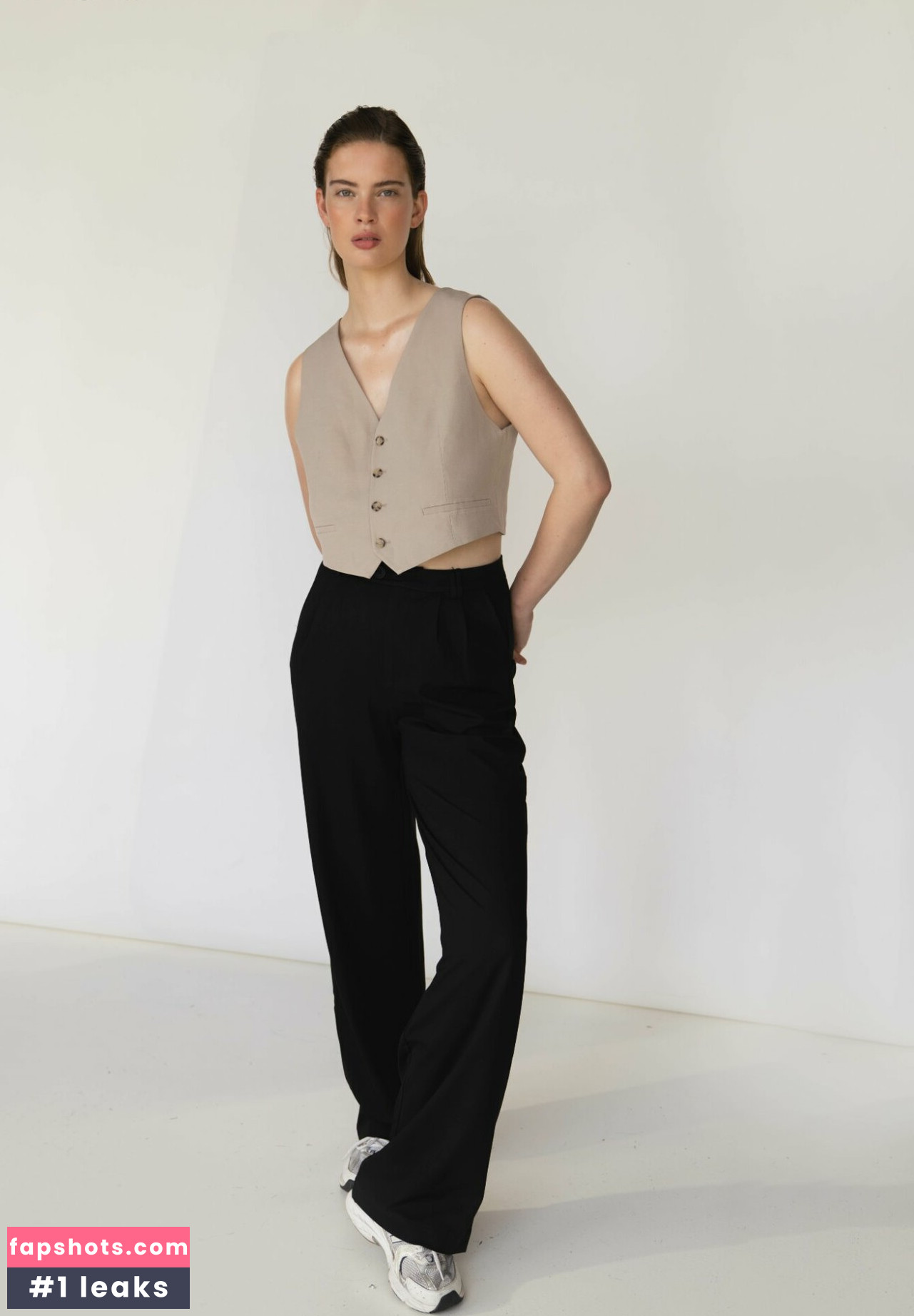 Benthe Ten Broek gallery photo #20