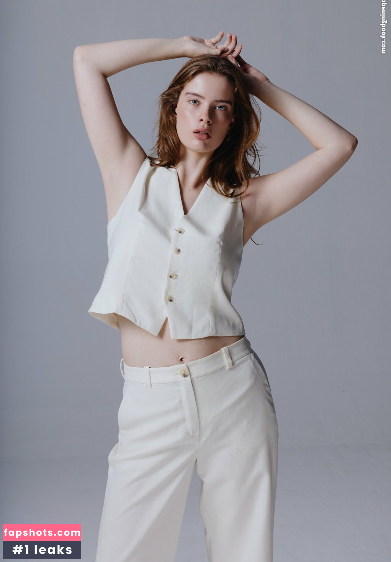 Benthe Ten Broek gallery photo #24