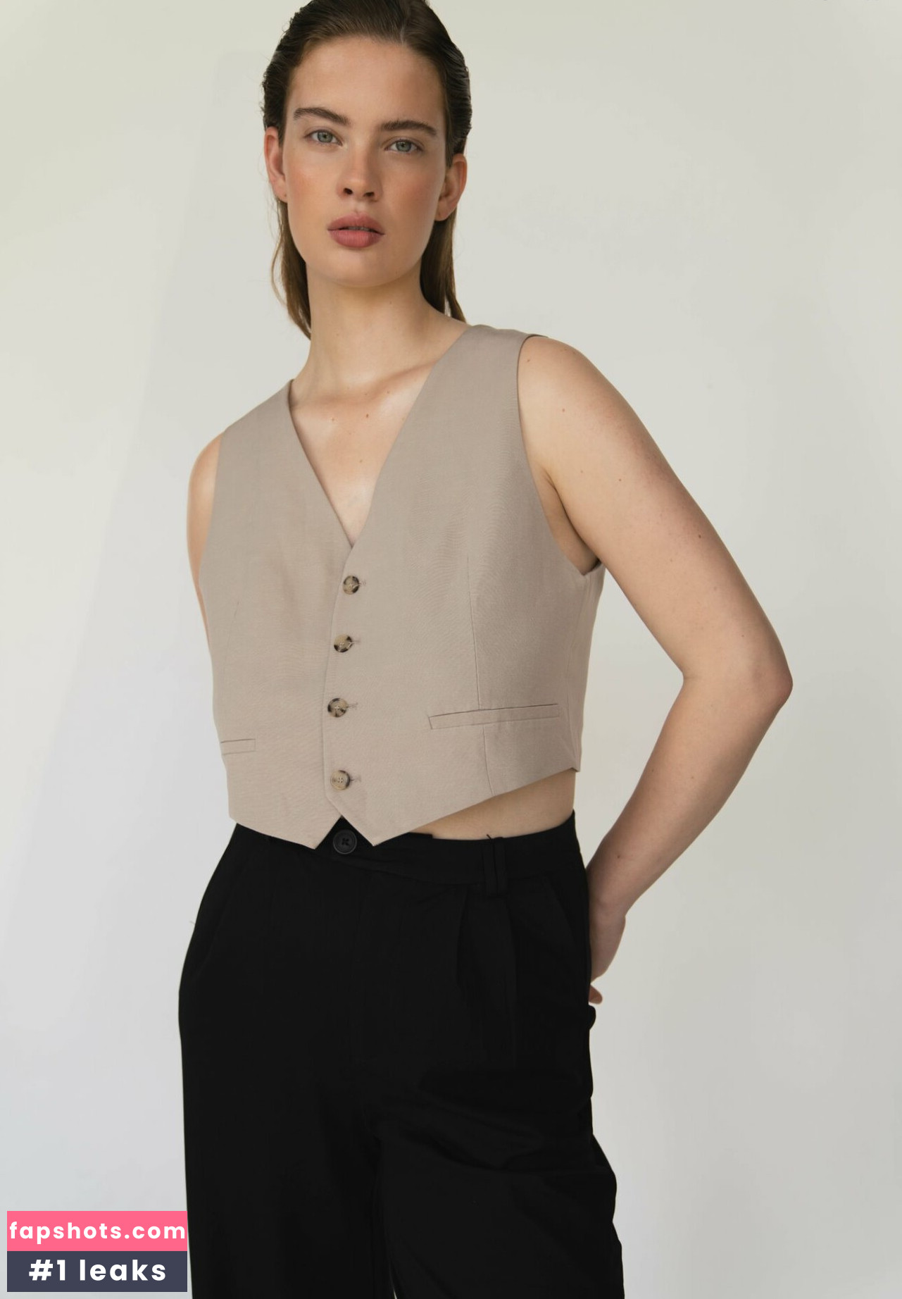 Benthe Ten Broek gallery photo #26