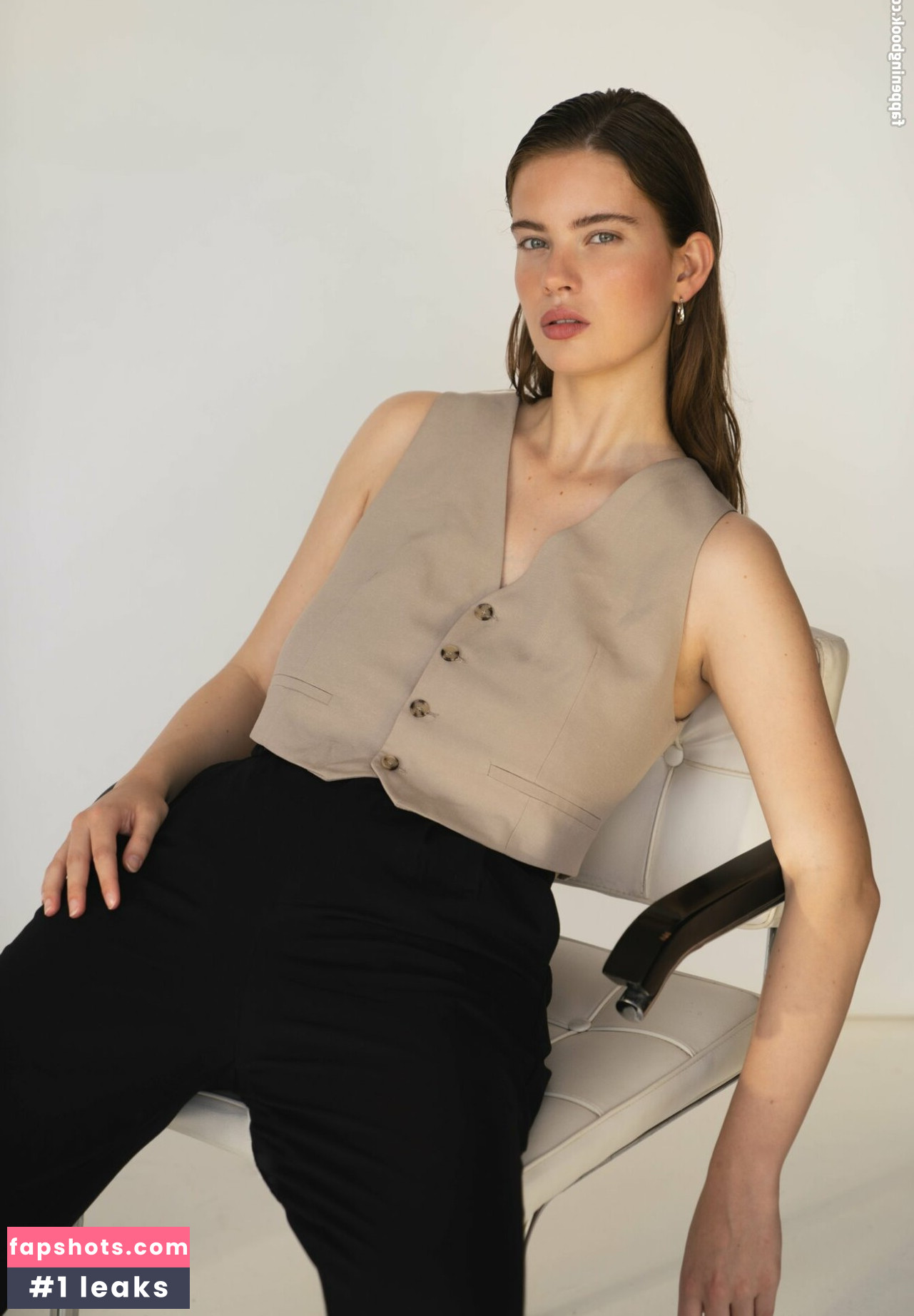 Benthe Ten Broek gallery photo #30