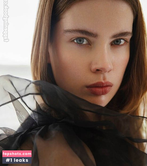 Benthe Ten Broek gallery photo #40