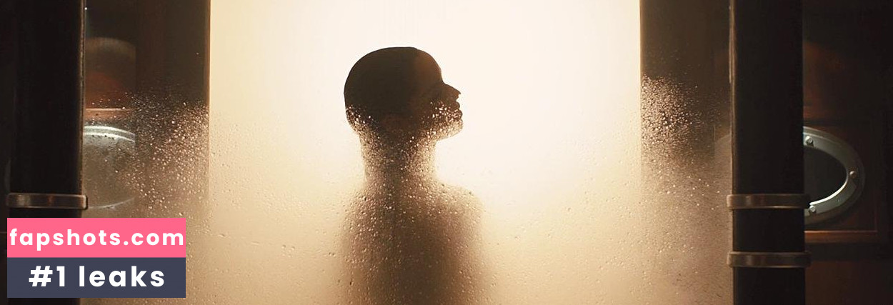 Bérénice Marlohe gallery photo #11