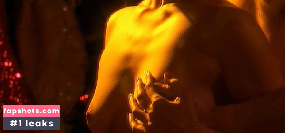 Bérénice Marlohe gallery photo #16