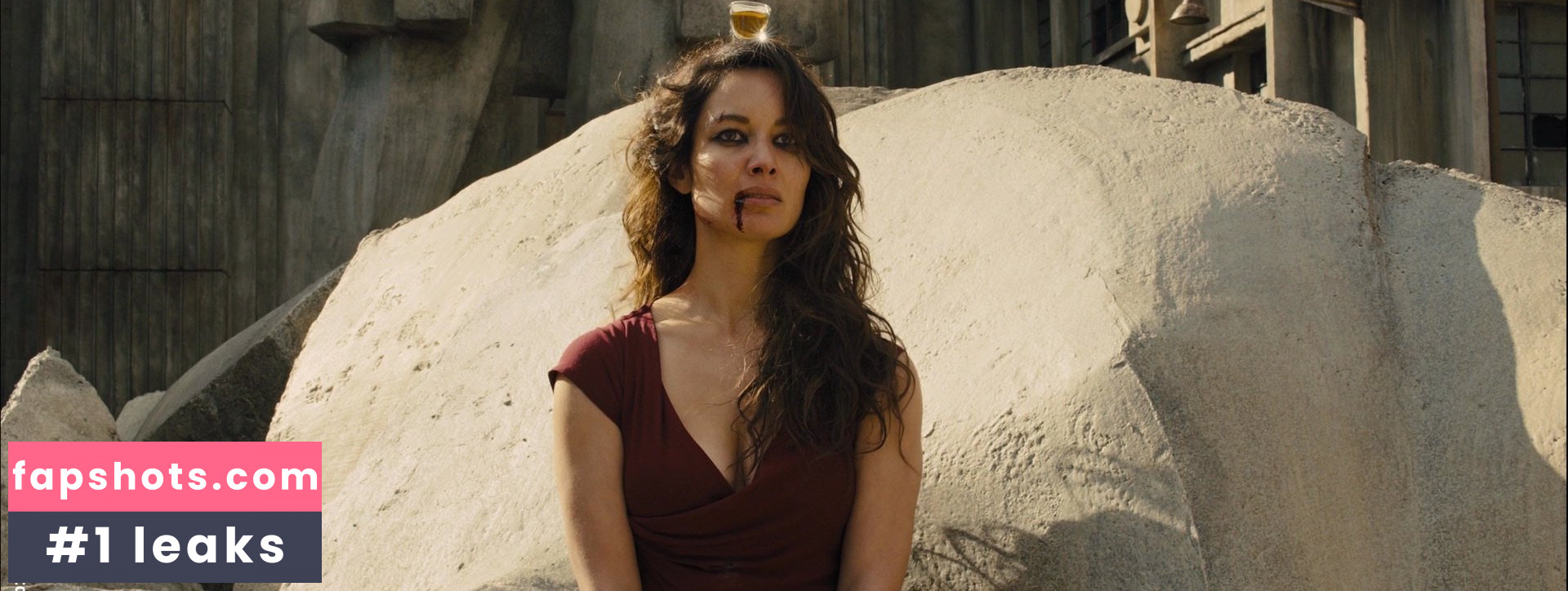 Bérénice Marlohe gallery photo #4