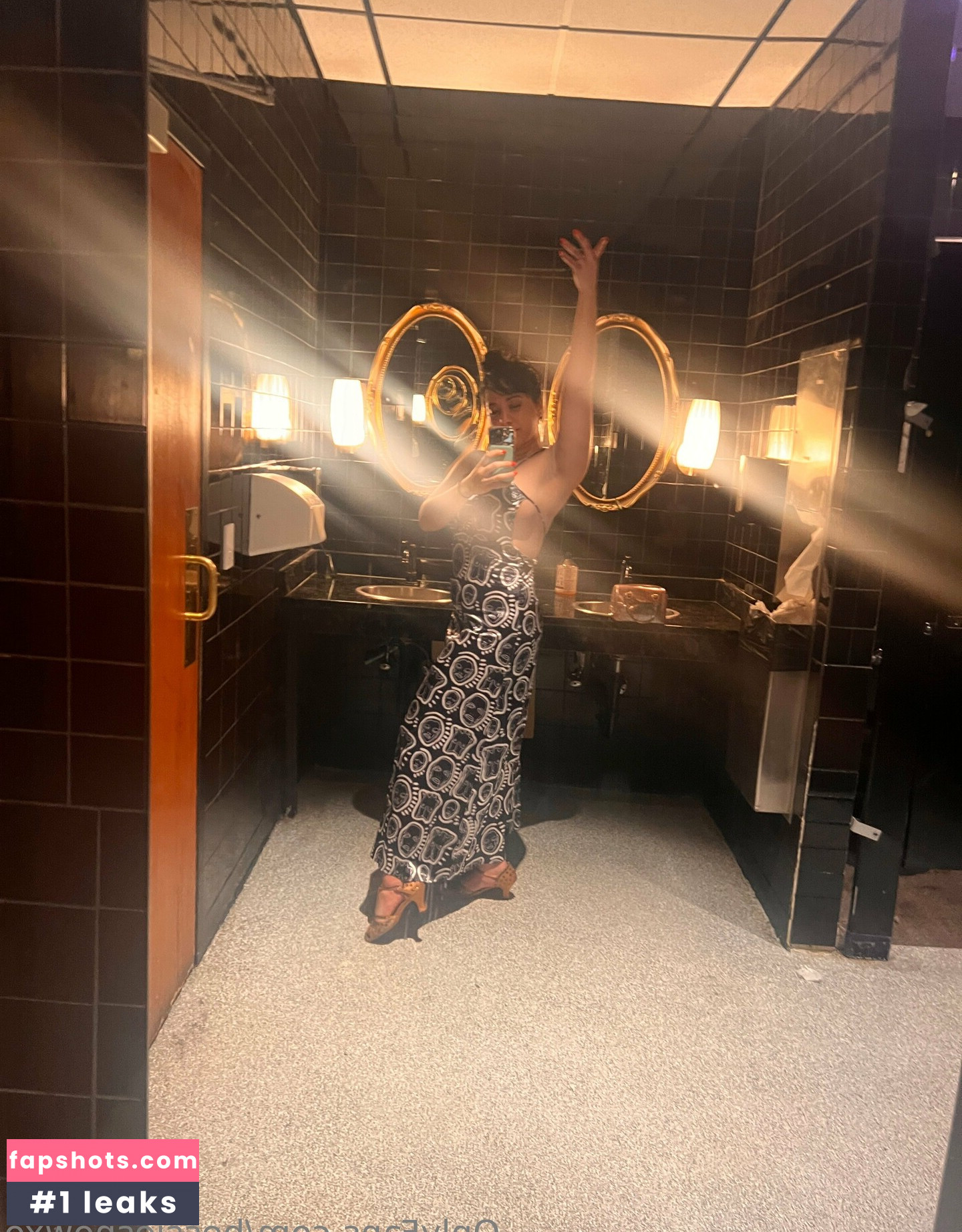 bessiesnowxo nude babe gallery