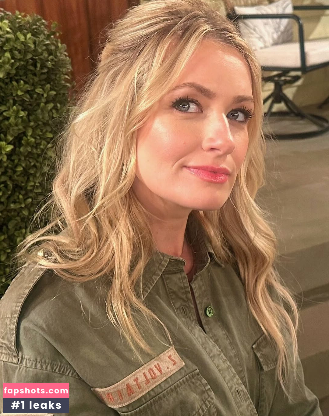 Beth Behrs gallery photo #4