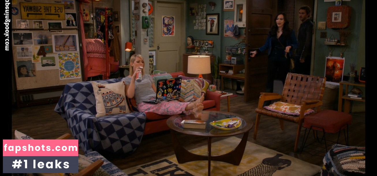 Beth Behrs nude babe gallery