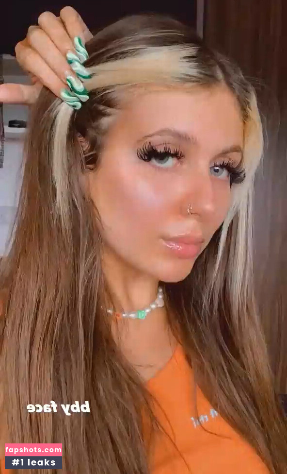 Beth G gallery photo #17