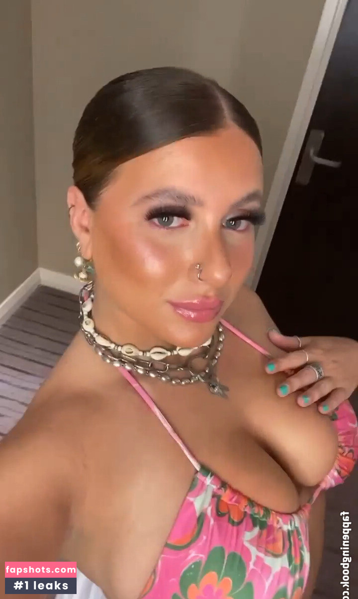 Beth G gallery photo #25