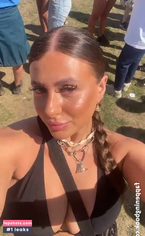 Beth G gallery photo #4