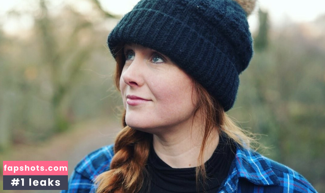 Beth Roars gallery photo #12