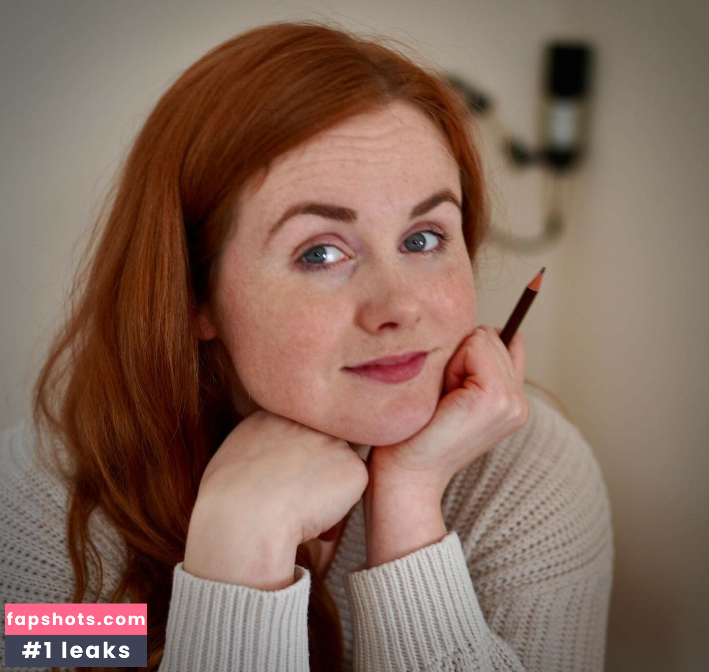 Beth Roars gallery photo #17