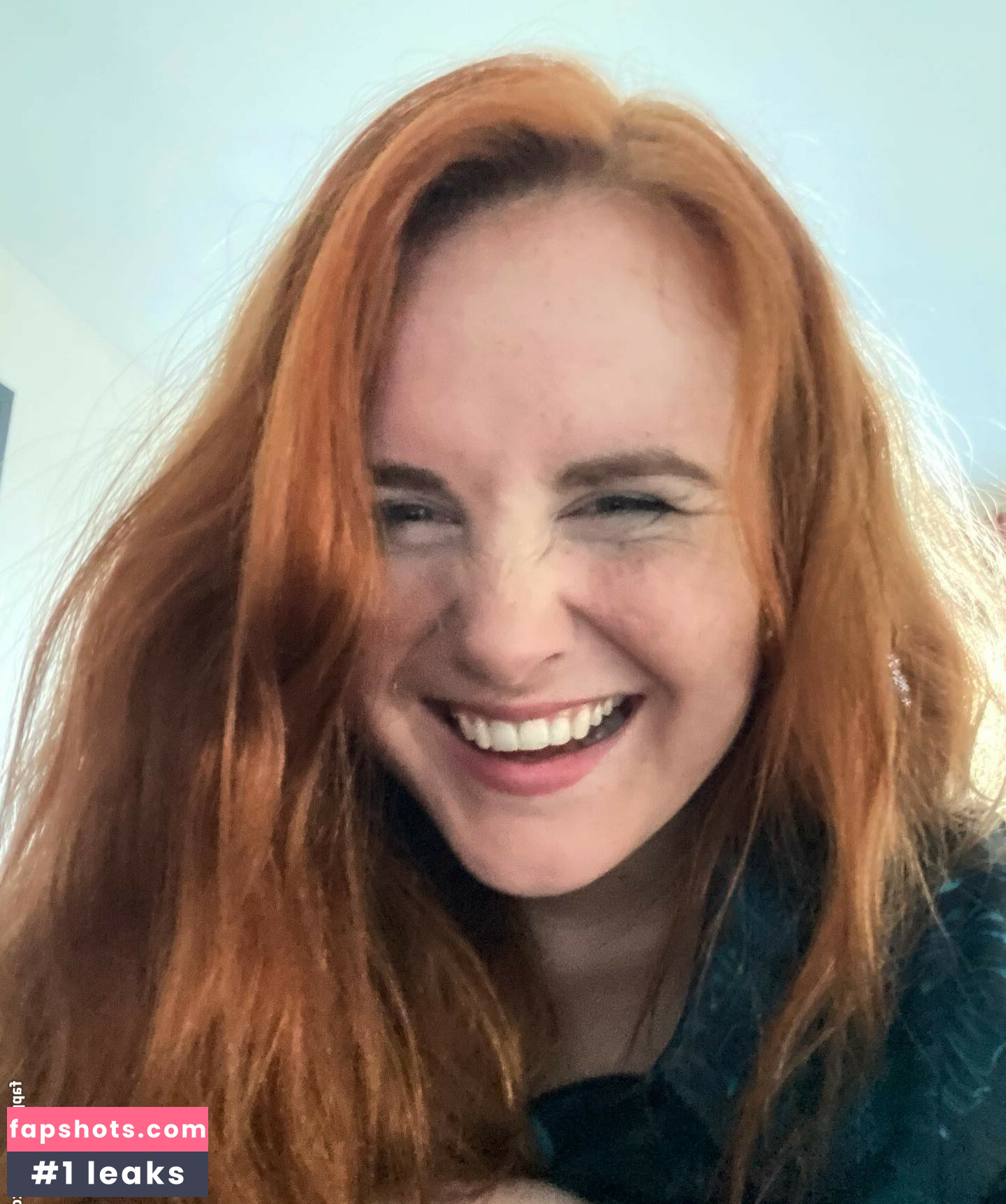 Beth Roars gallery photo #18