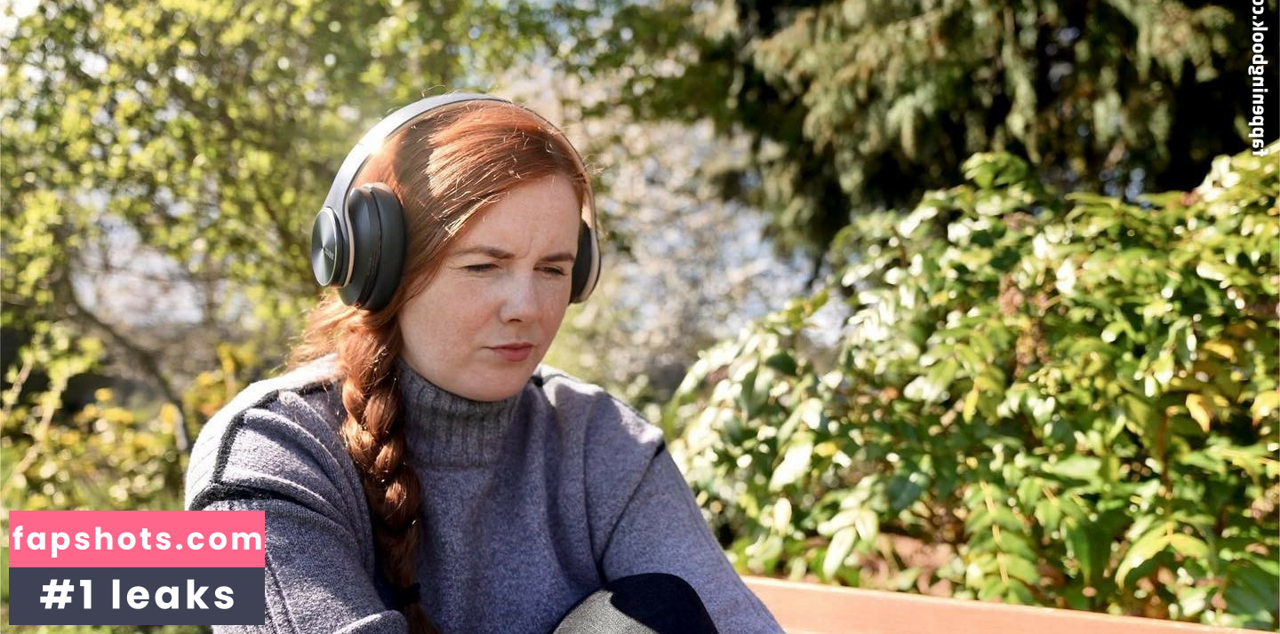 Beth Roars gallery photo #21