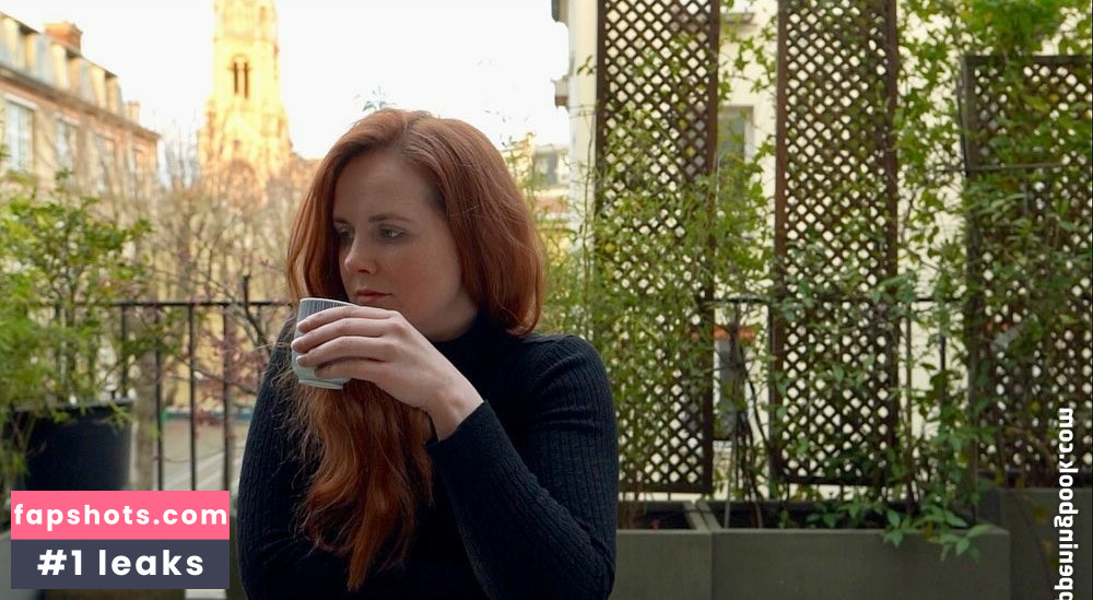 Beth Roars nude babe gallery