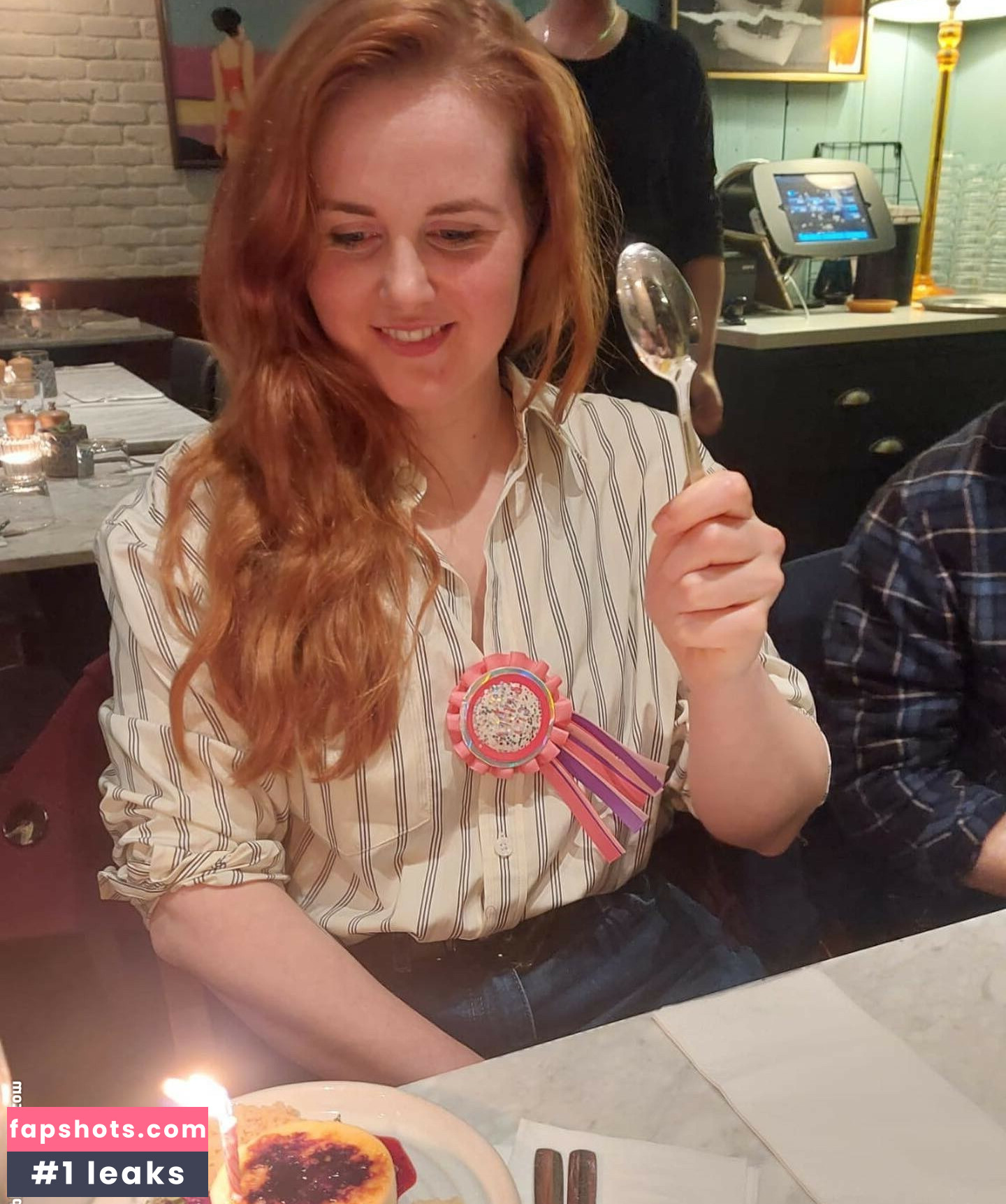 Beth Roars gallery photo #26