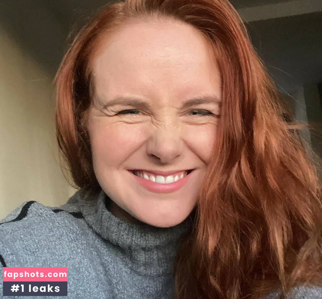 Beth Roars gallery photo #6