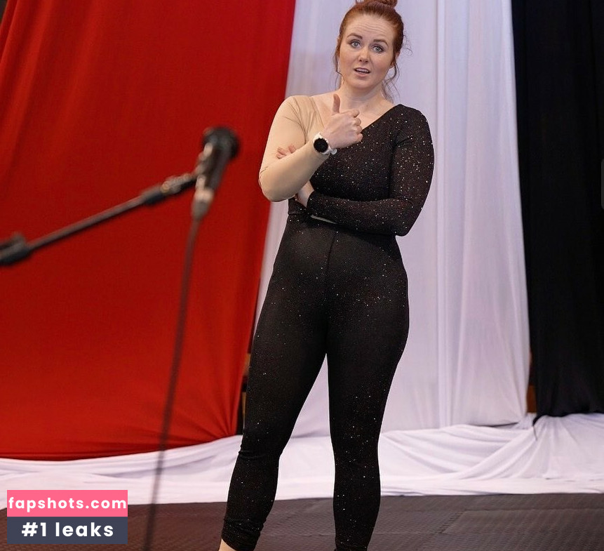 Beth Roars gallery photo #7