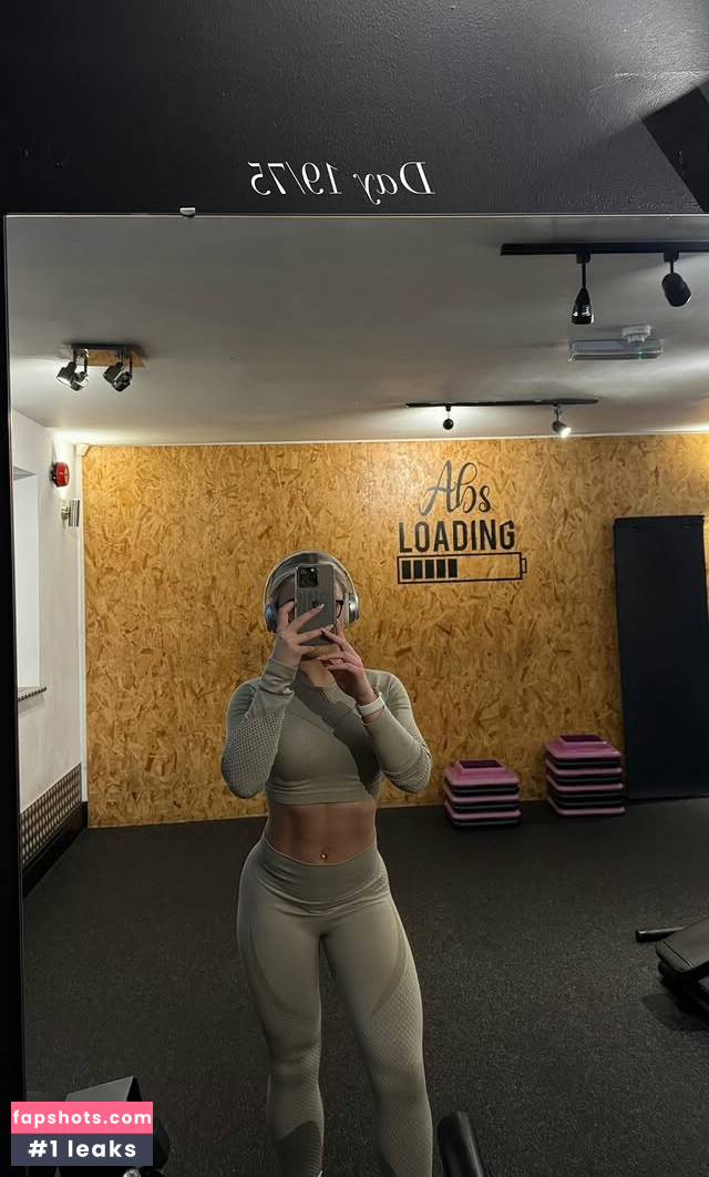 Beth Tucker gallery photo #19