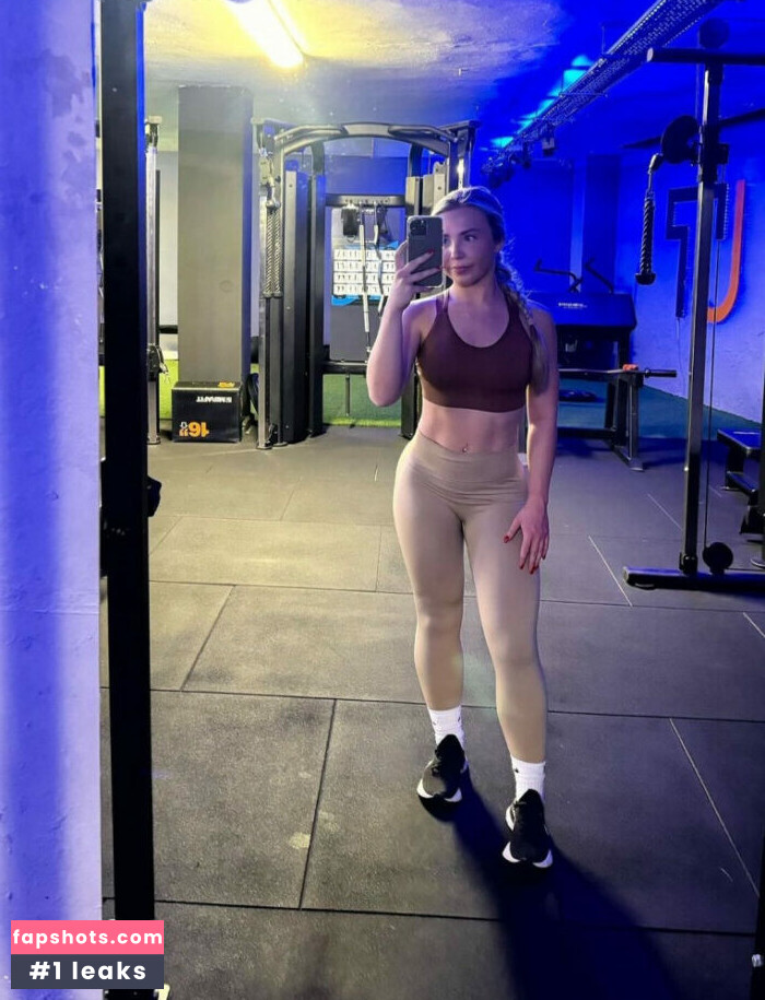 Beth Tucker gallery photo #38