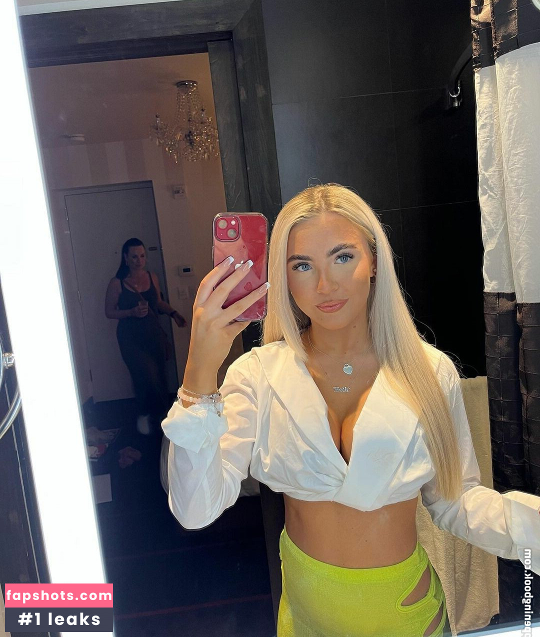 Beth Tucker gallery photo #49