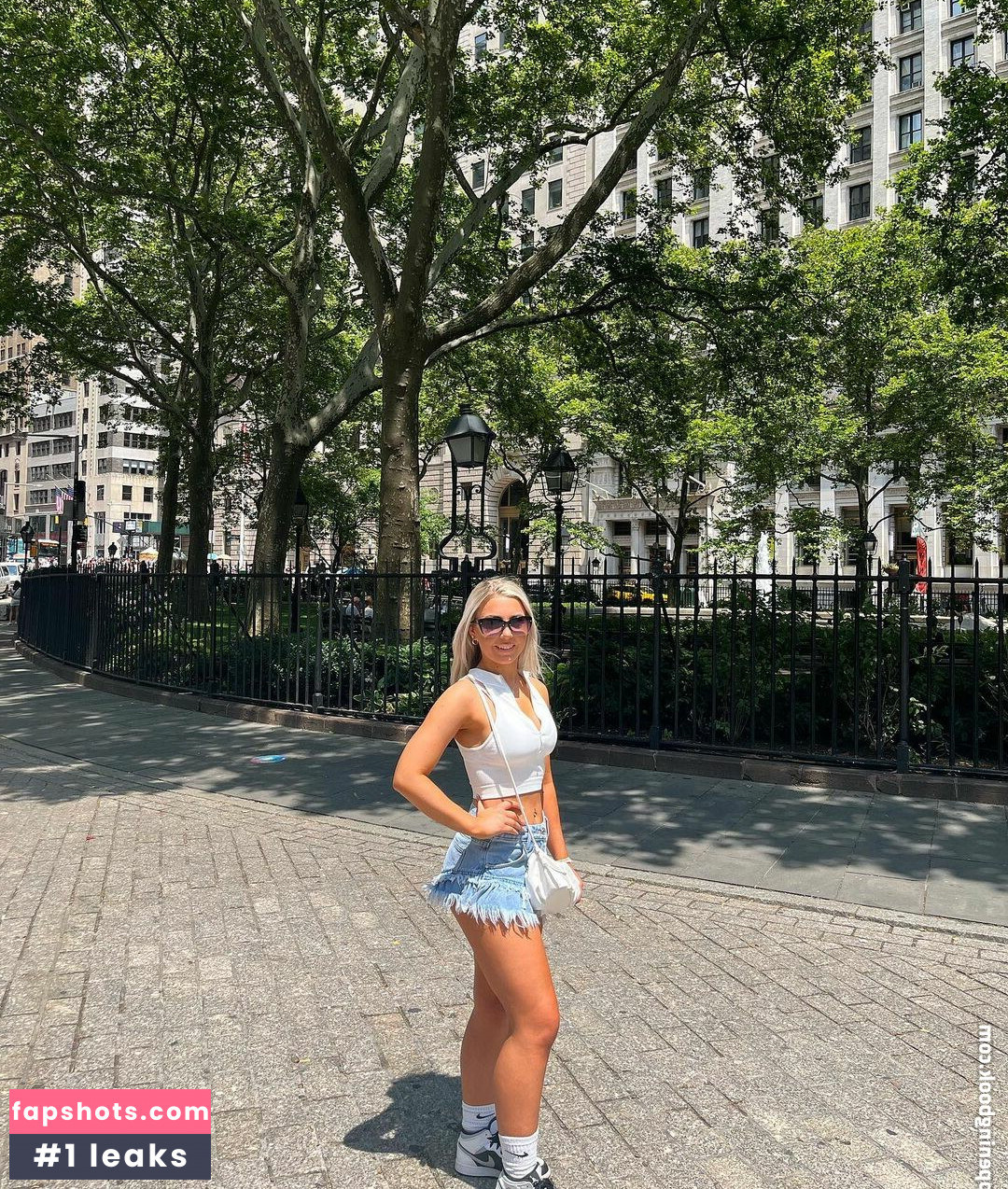 Beth Tucker gallery photo #56