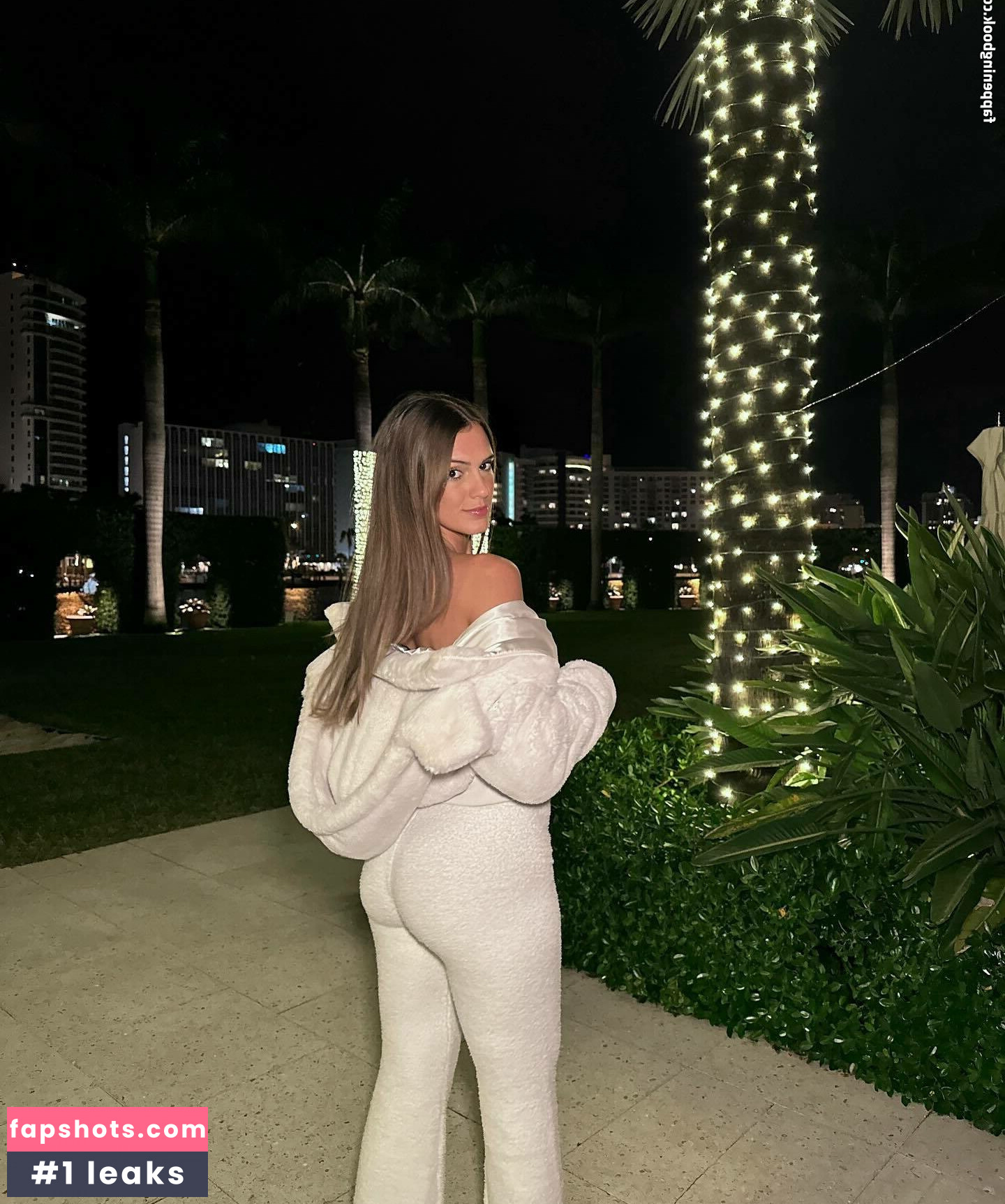 Betsy Alvarez gallery photo #23