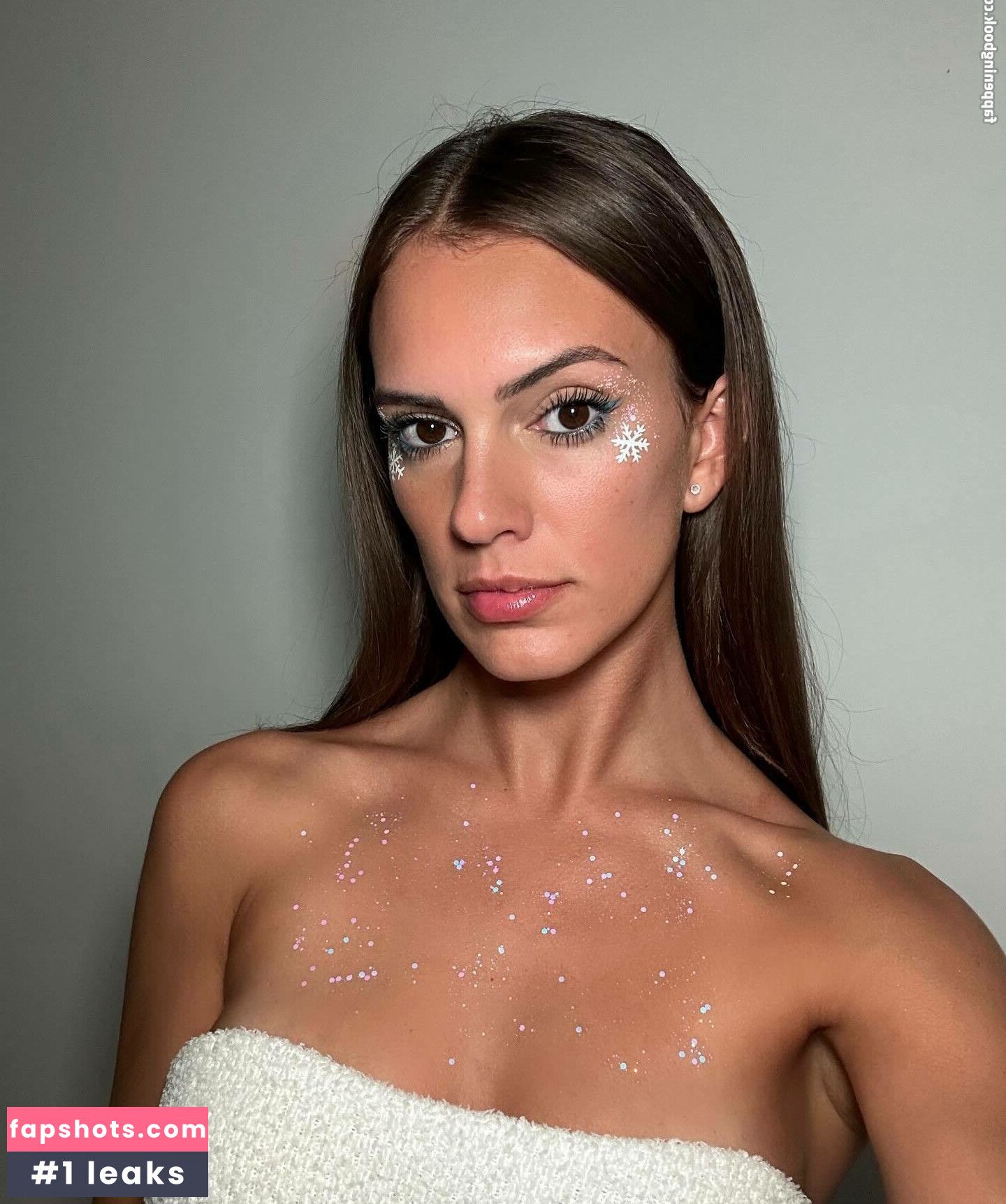 Betsy Alvarez gallery photo #25