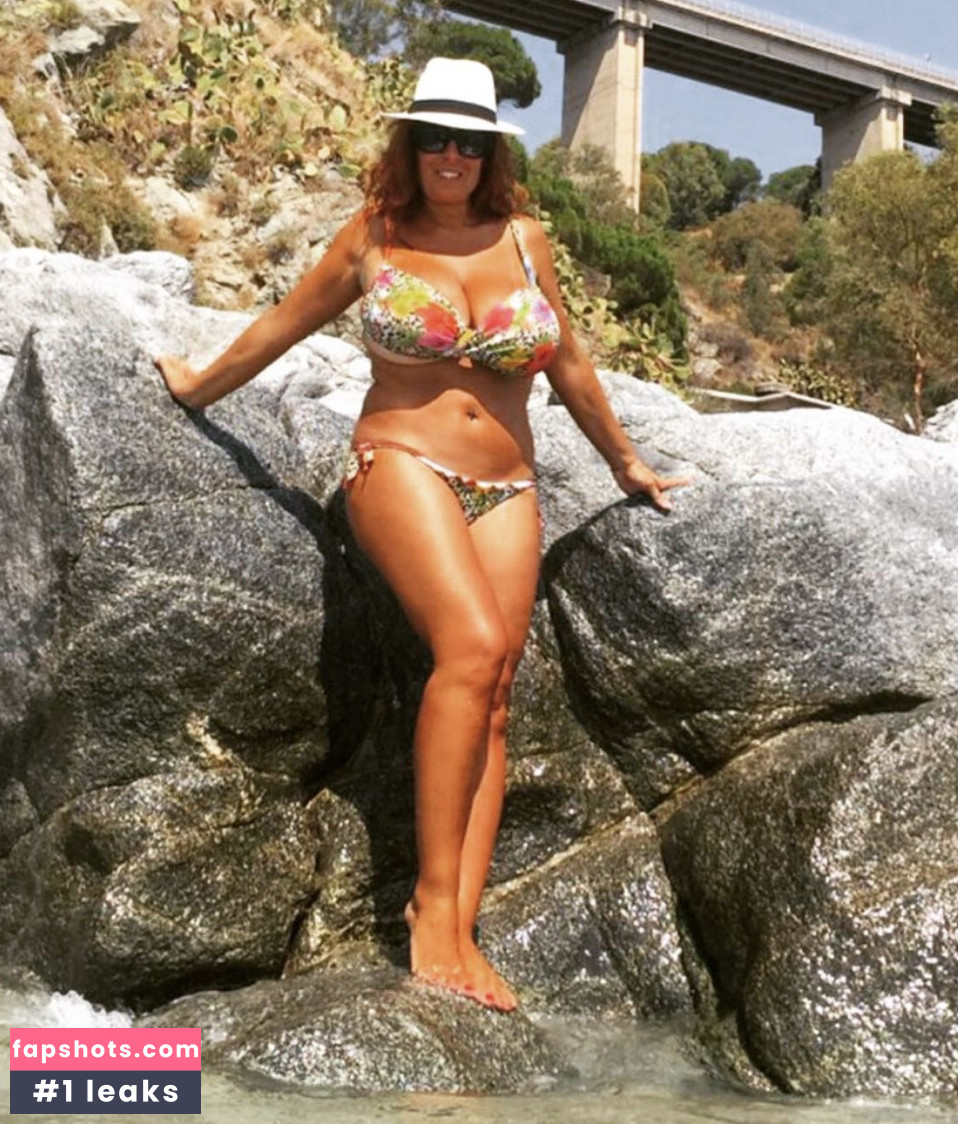 Betty LaRouge gallery photo #12