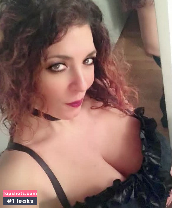 Betty LaRouge gallery photo #3