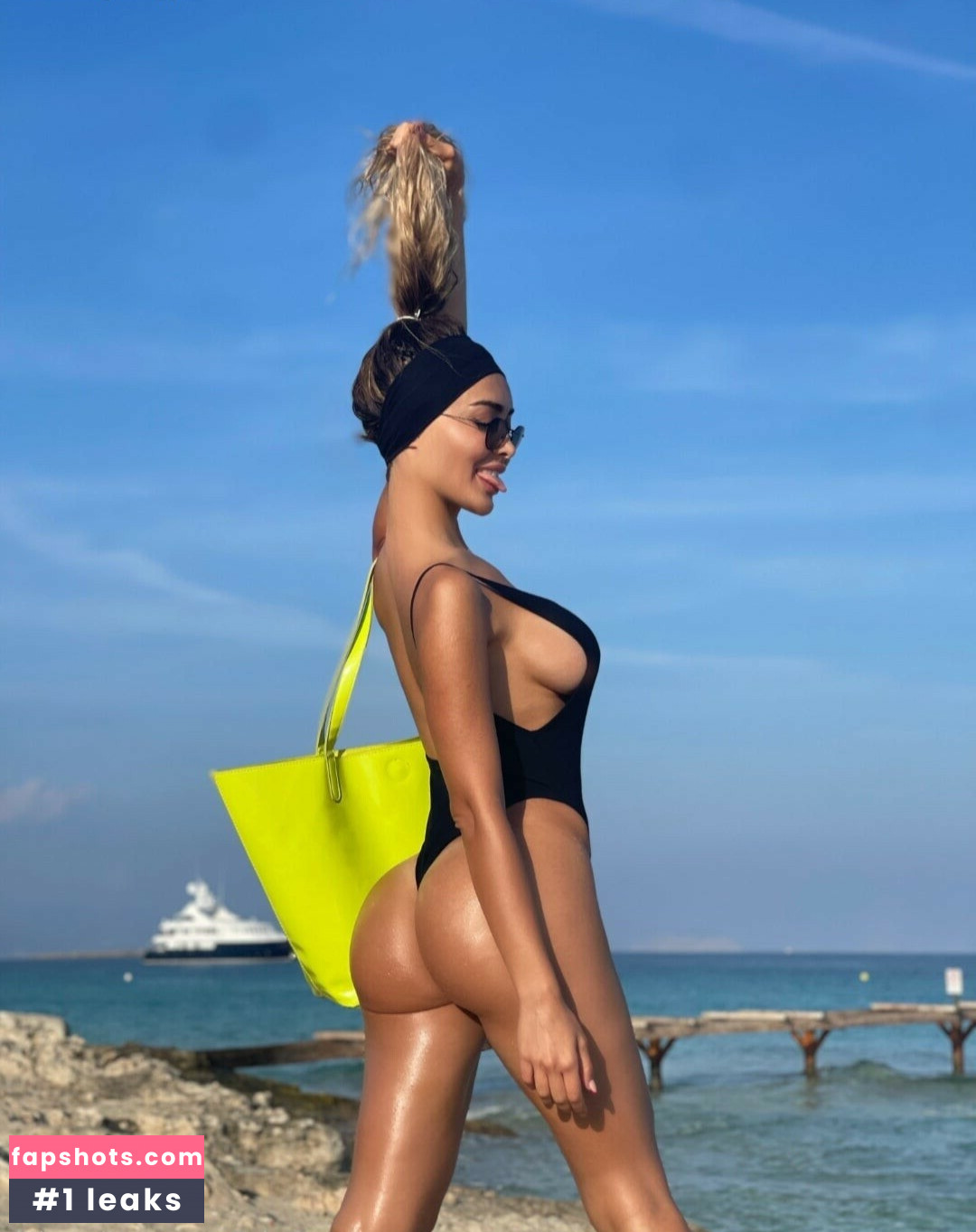 Betül Lily gallery photo #26