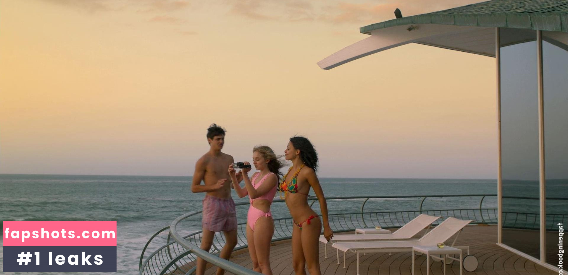 Bianca A. Santos gallery photo #6