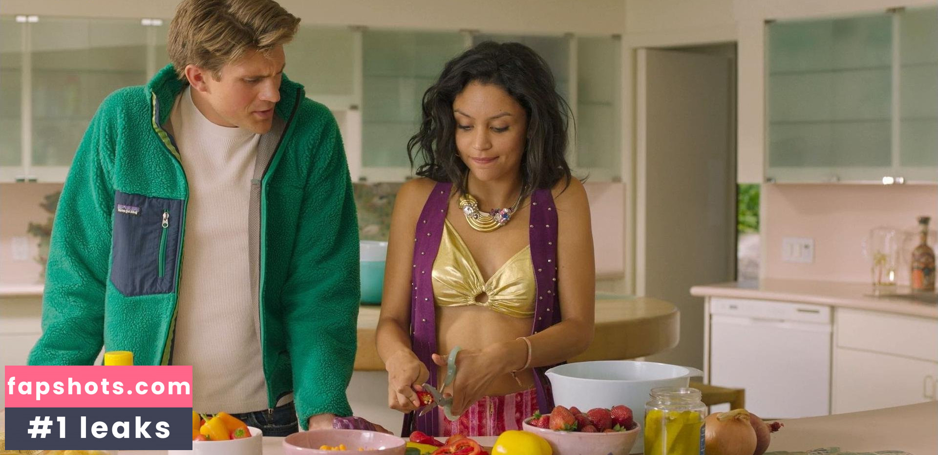 Bianca A. Santos gallery photo #7