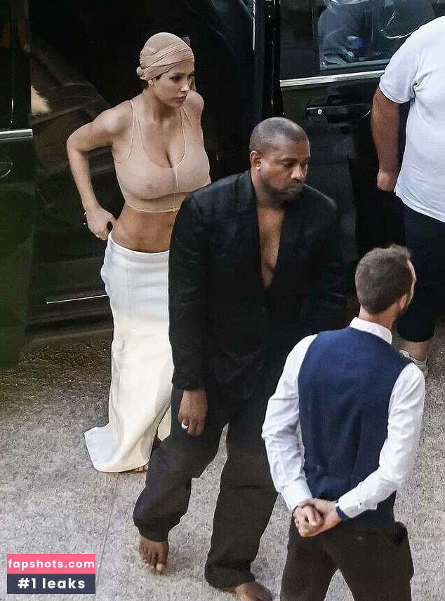 Bianca Censori gallery photo #664