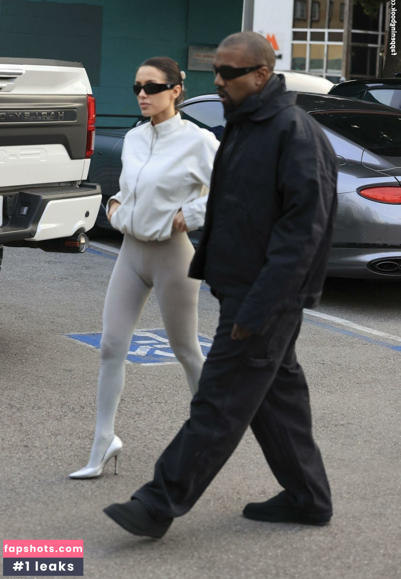 Bianca Censori gallery photo #96