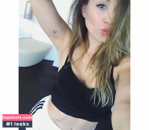 Bianca Heinicke gallery photo #2