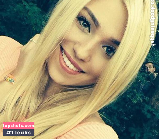 Bianca Heinicke gallery photo #7