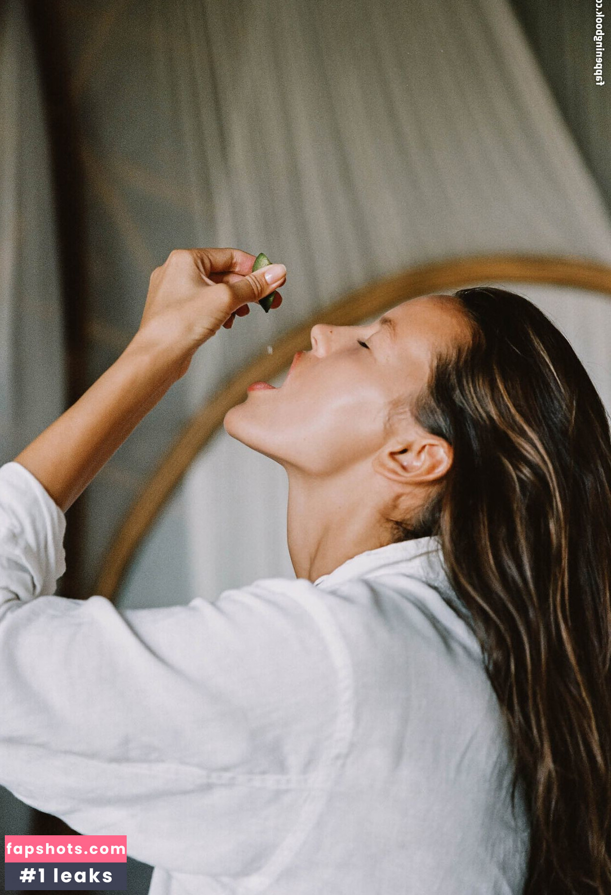 Bianca Mihoc gallery photo #9