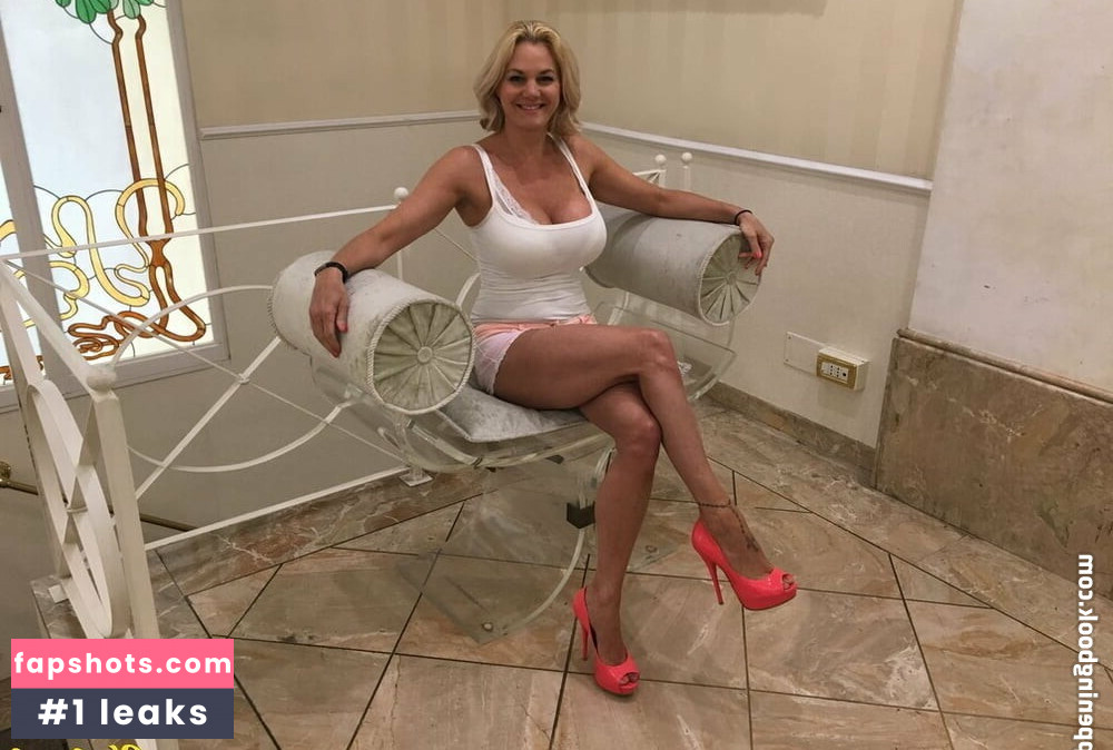 Big Tits Monika gallery photo #3