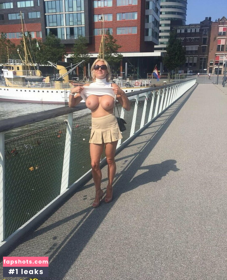 Big Tits Monika nude babe gallery