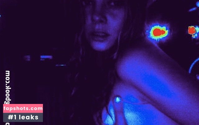 Bijou Phillips gallery photo #17